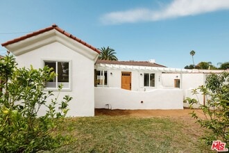 Building Photo - 784 Elmira St