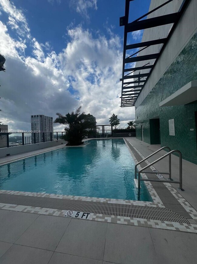 Building Photo - 11 NE 6th St