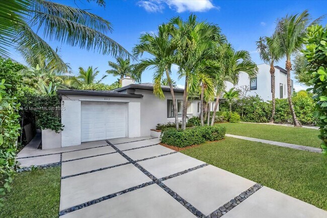 Building Photo - 863 NE 90th St