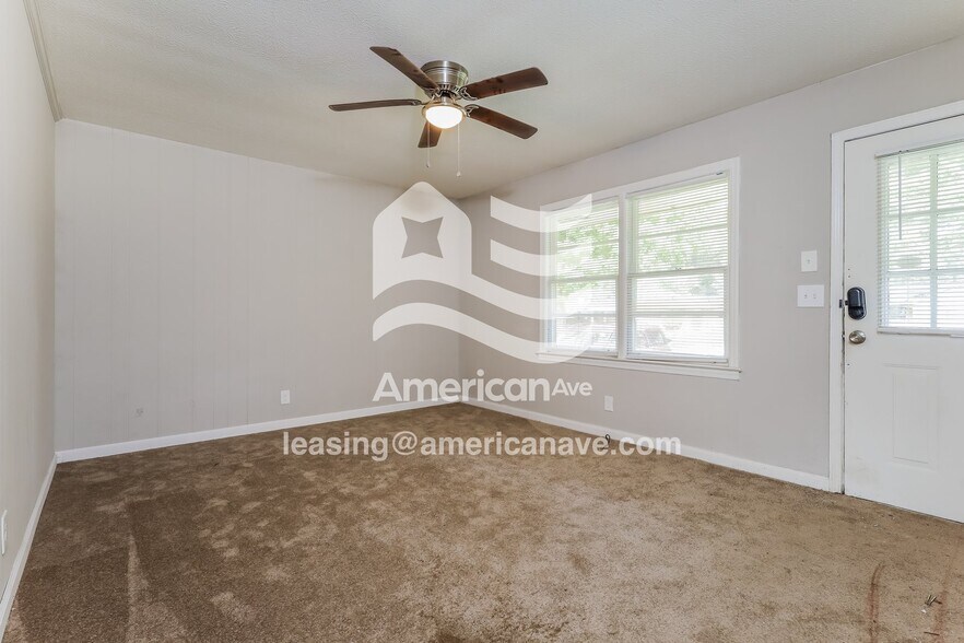Building Photo - 2018 Wellborn Dr