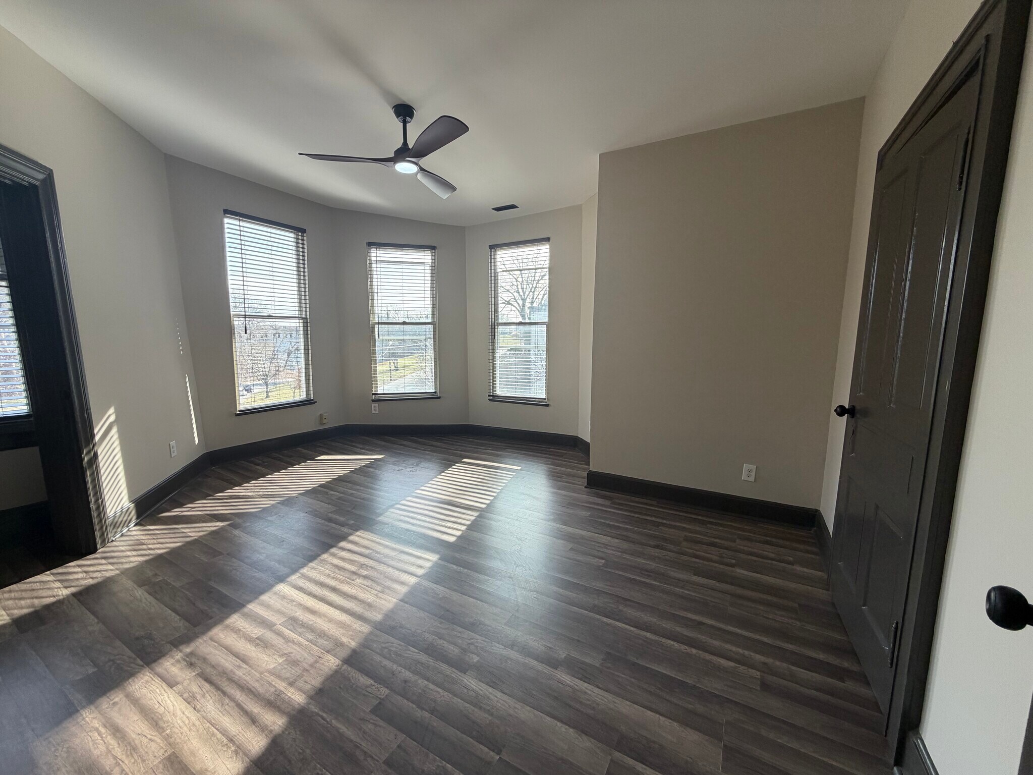 Building Photo - 2201 Kemper Ln