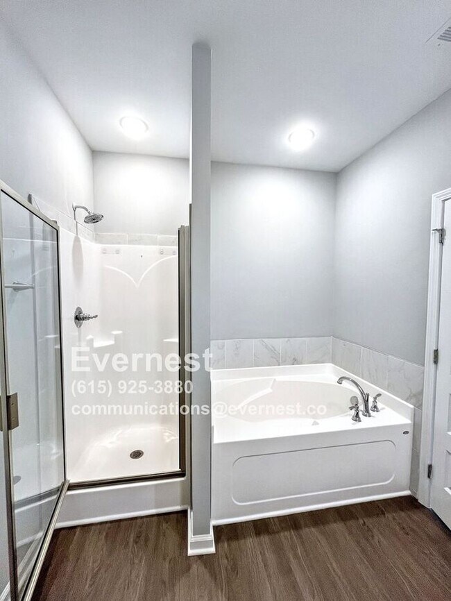Building Photo - 4-Bedroom, 2-Bathroom Home in a Convenient...