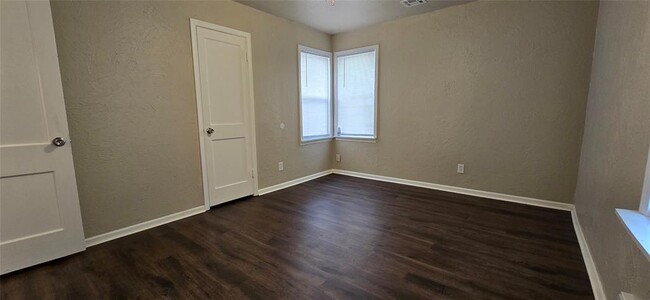 Building Photo - 809 N Marshall Dr