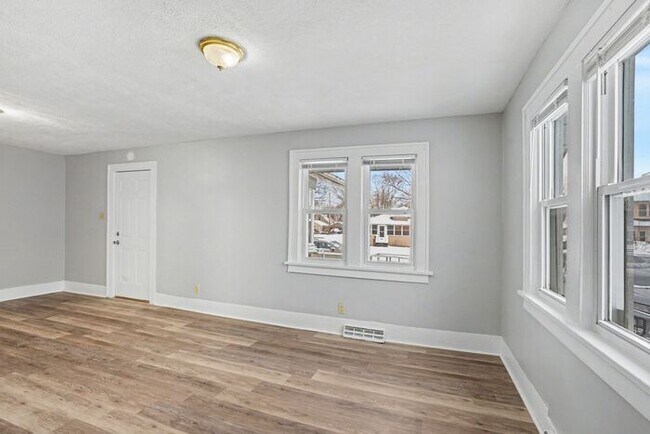 Building Photo - Spacious three-bedroom, one-bath home featuring a functional floor plan, & generous living space