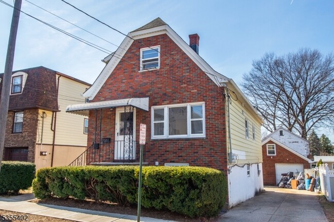 Building Photo - 37 Bergen St