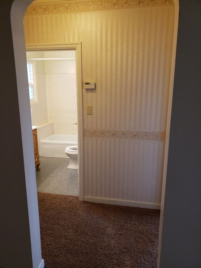 Building Photo - STATUS:RENTED-| R122 | $1795