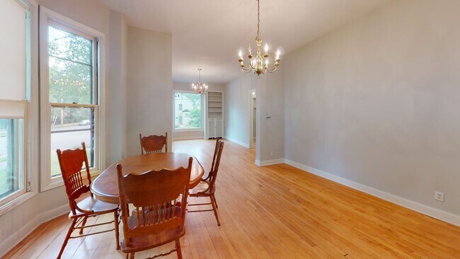 Building Photo - 629 6th St SE