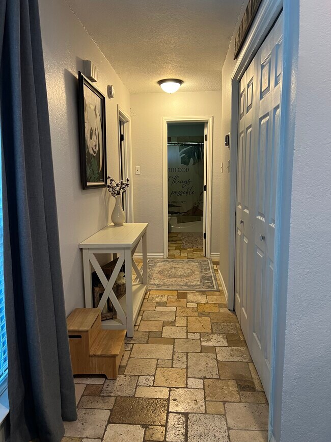 Building Photo - 8 Llano Drive