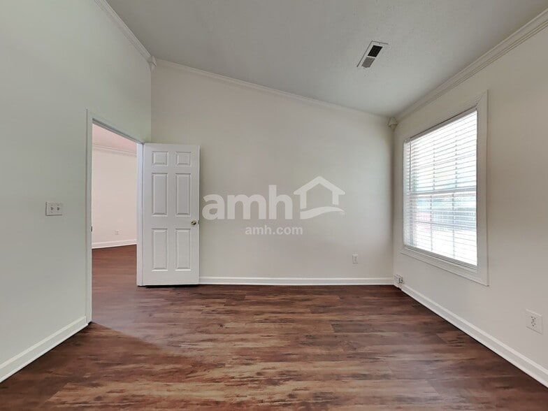 Building Photo - 550 Orchard Ridge Ln