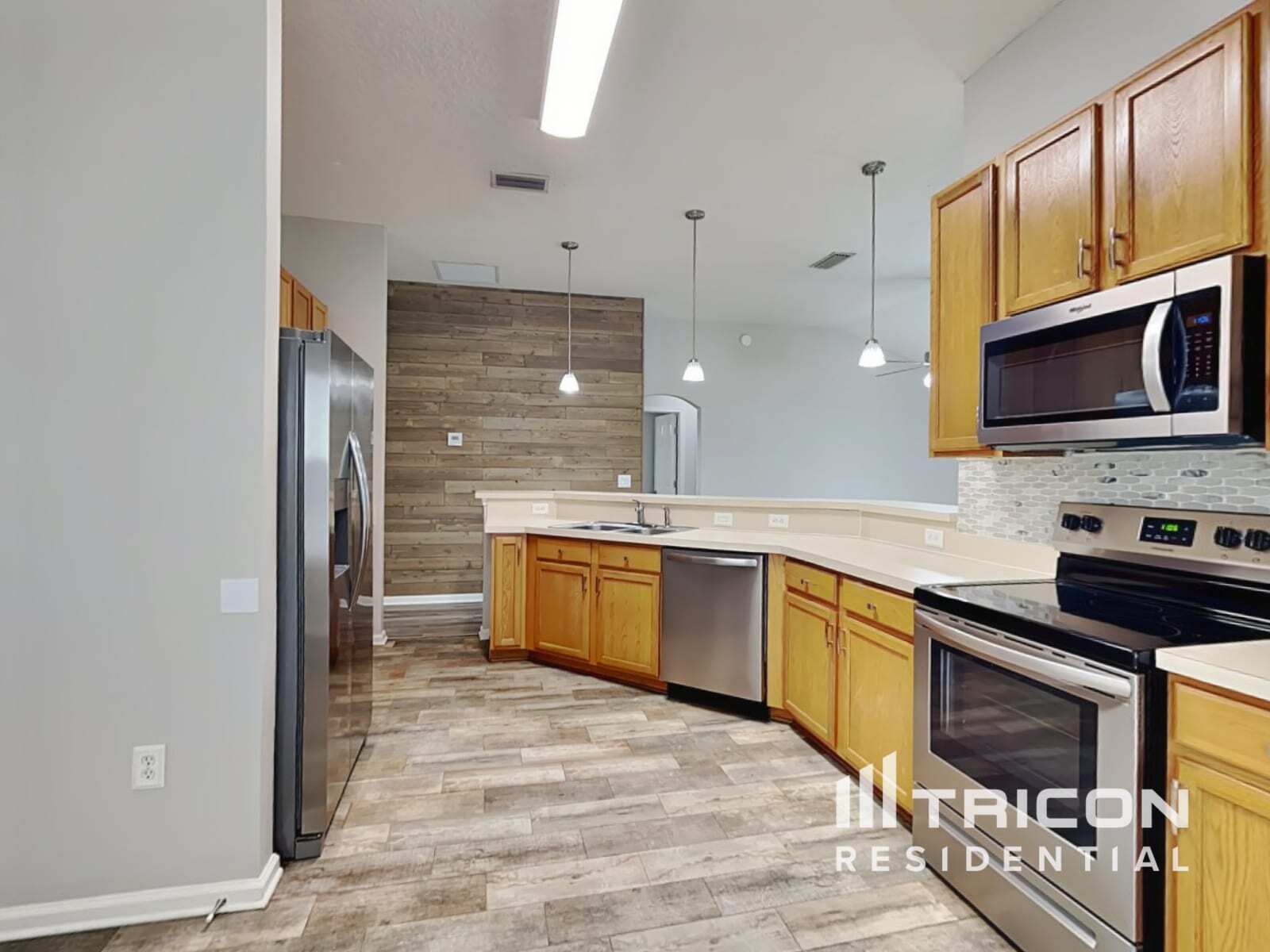 Building Photo - 2450 Creekfront Dr