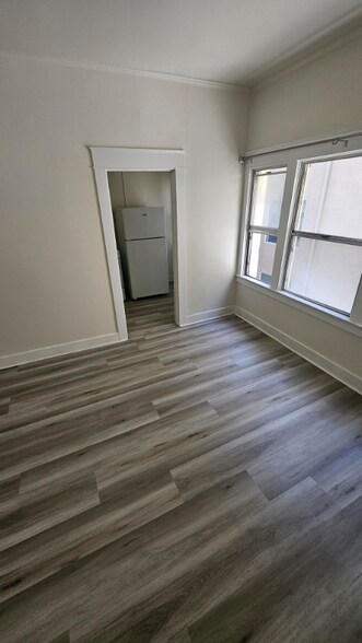 Building Photo - 1026 Ingraham St
