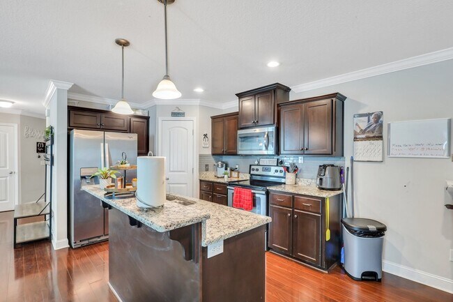 Building Photo - 203 Grandview Dr
