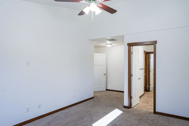 Building Photo - Great home just outside of Post Falls