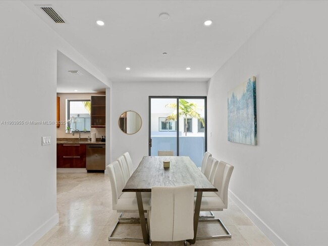 Building Photo - 155 N Shore Dr