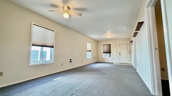 Building Photo - Central Olympia 2 Bedroom Townhome - Avail...