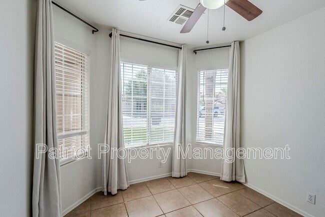 Building Photo - 2530 E Camellia Dr