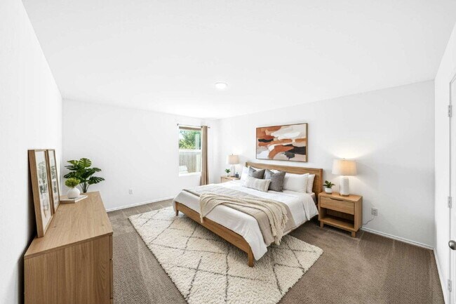 Building Photo - Charming 3-Bedroom Haven with 2 Full Baths