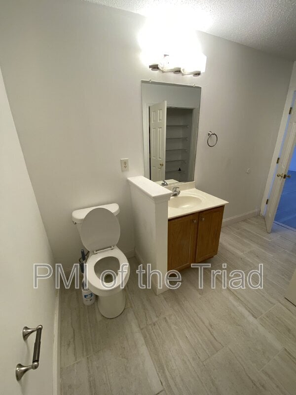 Building Photo - 202 Kinnley Ct