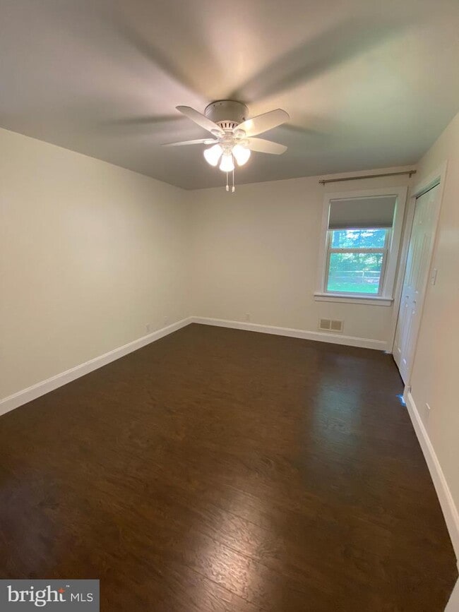 Building Photo - 45395 Woodlawn Dr