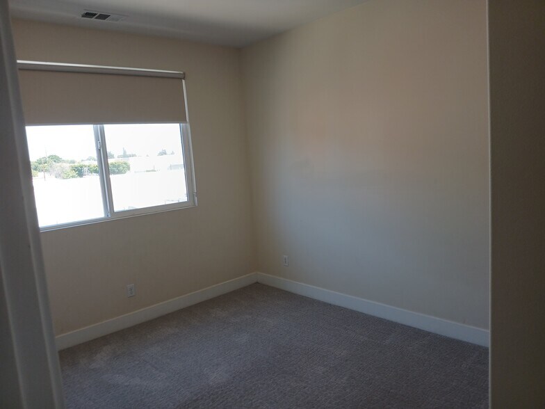 Building Photo - 135 W Live Oak Ave