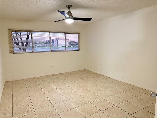 Building Photo - 1001 SW 141st Ave