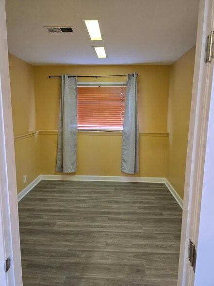 Room - 8604 Briarwood Ct