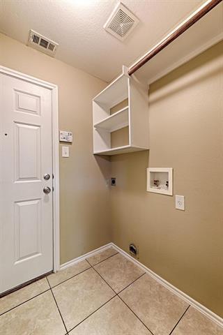 Building Photo - 9876 Fleetwood Dr