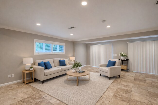 Building Photo - 4BD 2BR, Separate Backyard