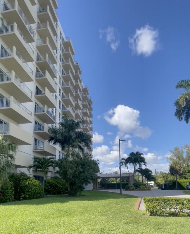 Building Photo - 880 NE 69th St