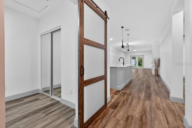 Building Photo - 2252 Fernwood St