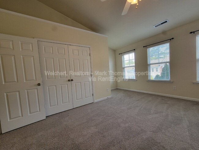 Building Photo - 100 Stratford Lakes Dr