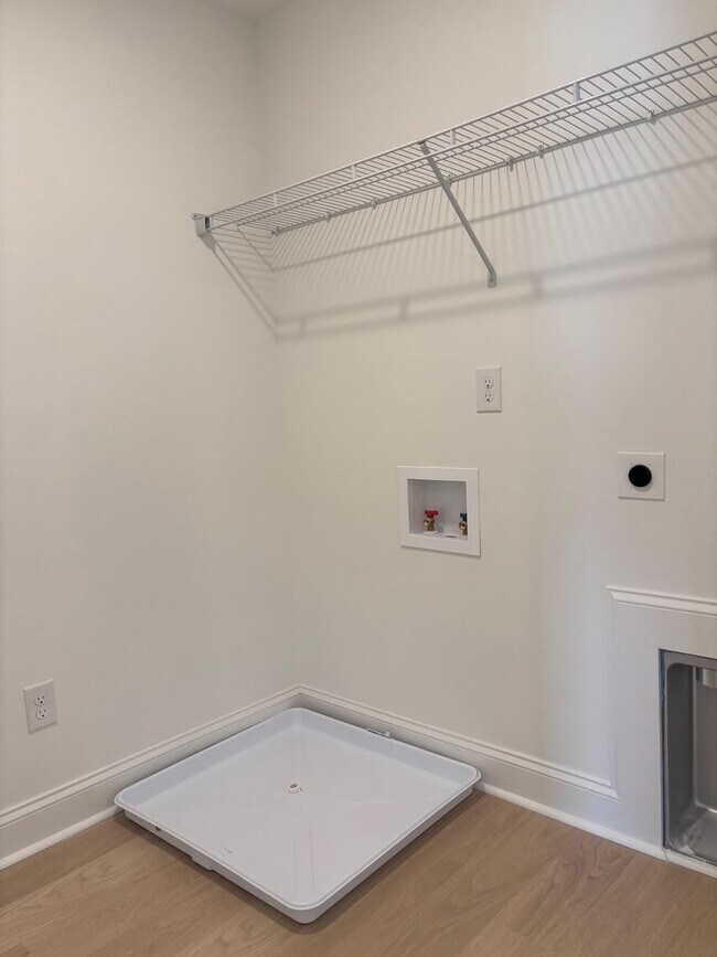 Building Photo - Knoxville 37920 - 3 bedroom 2.5 bath - cal...