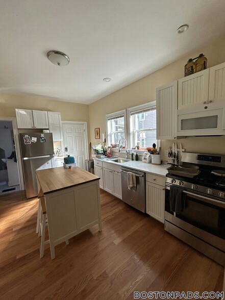 Building Photo - 8 Claremon St