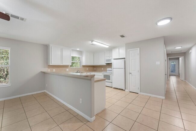 Building Photo - 622 Foster St