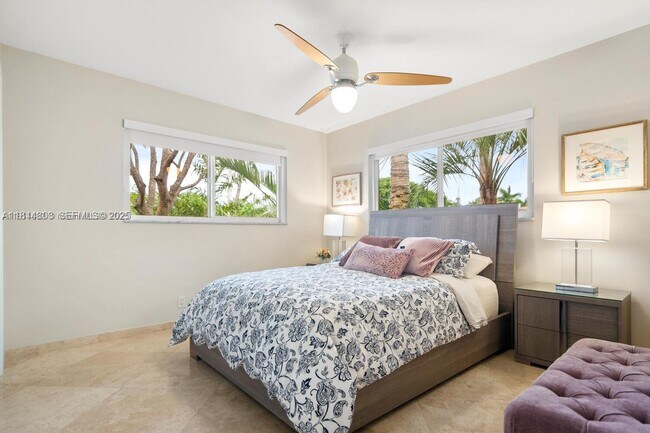 Building Photo - 4101 Bayview Dr