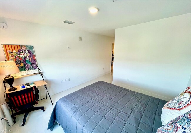 Building Photo - 3 br, 2 bath House - 10950 NW 82nd St Apt 308