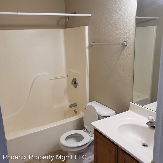 Building Photo - 3409-3411 Squirrel Dr