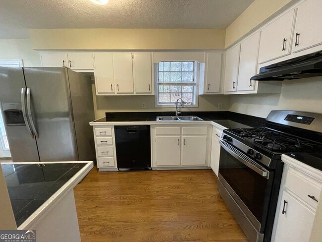 Building Photo - 2596 Woodland Dr NW