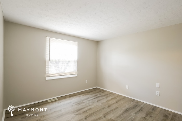 Building Photo - 890 Laverty Ln