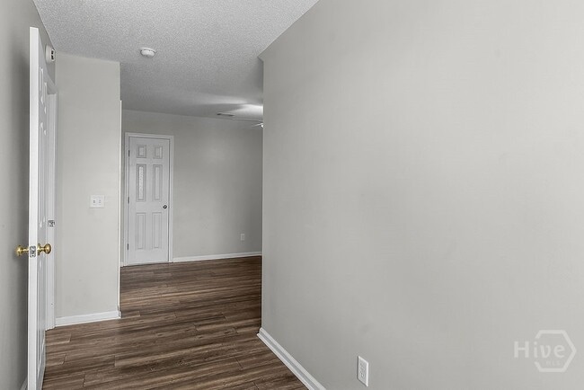 Building Photo - 201 Foxbury Square