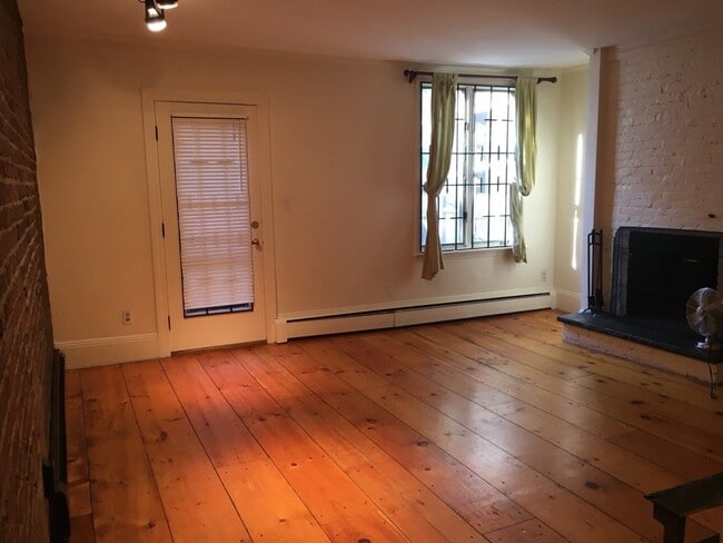 Building Photo - 109 Warren Ave