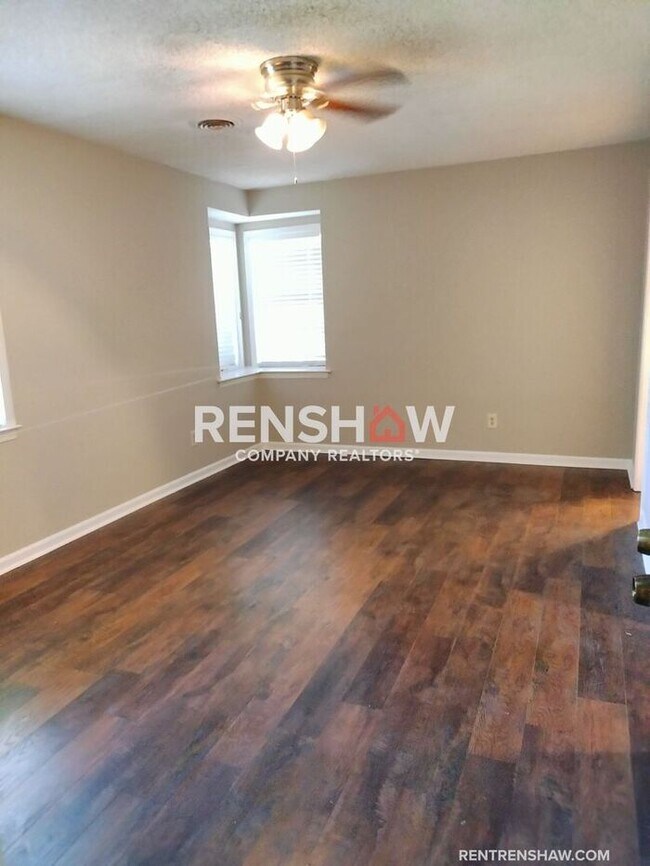 Fresh on the MARKET in Kirby Meadows 3 bed... 3608 Kirby Terrace Dr