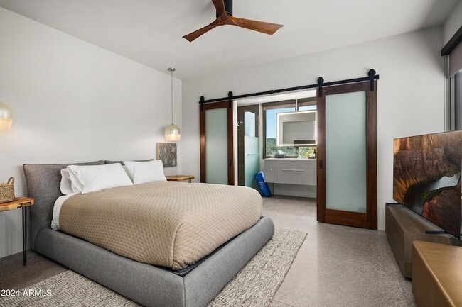 Building Photo - 15212 N Sandy Blf Rd