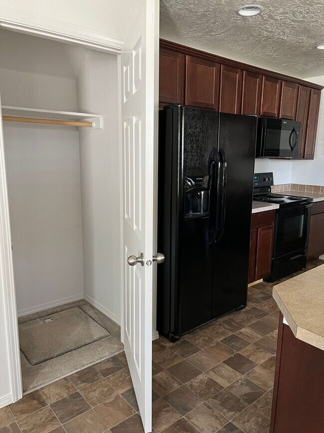 Building Photo - 4 bed 2.5 bath home in Meridian Idaho