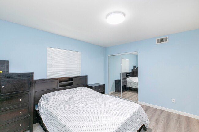 Building Photo - 18605 Valerio St