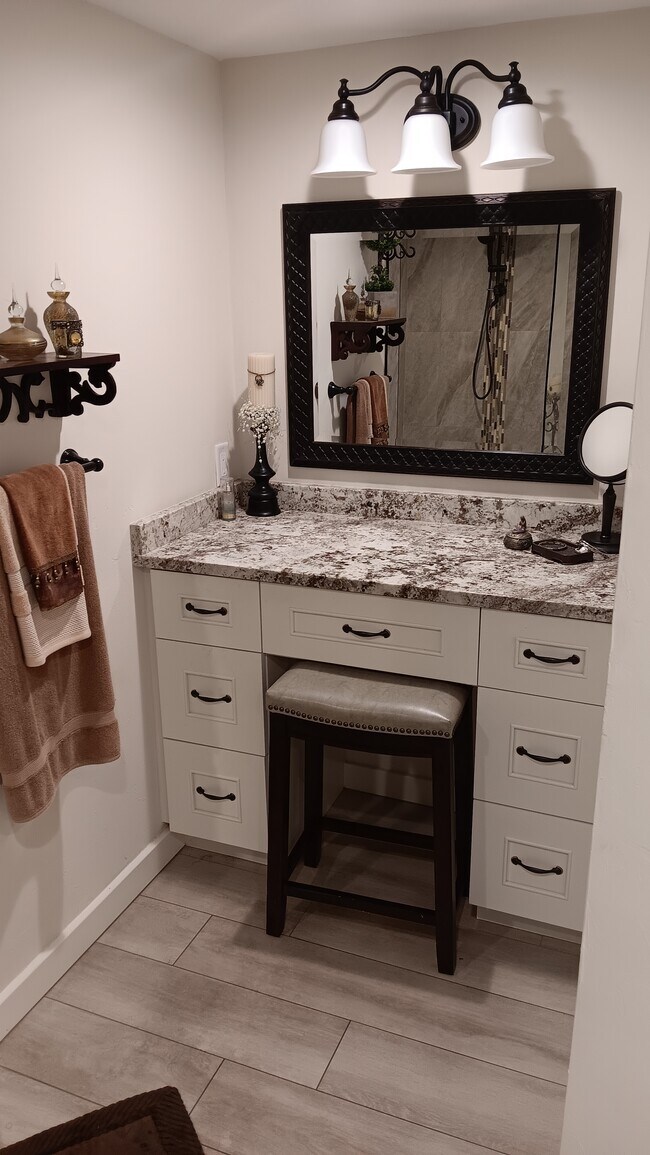 Building Photo - 320 Horse Creek Dr