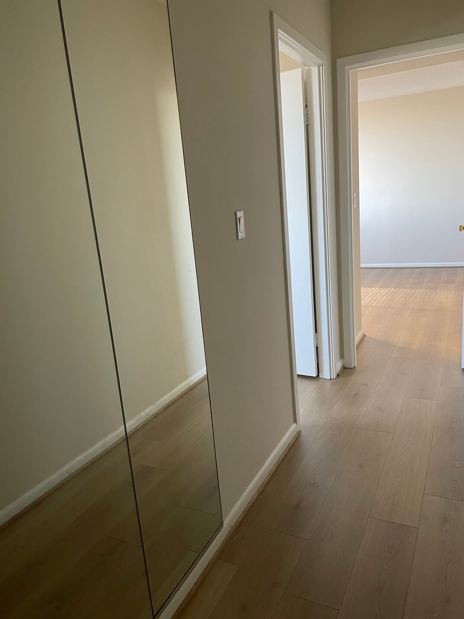 hallway to bedrooms - 5501 Seminary Rd