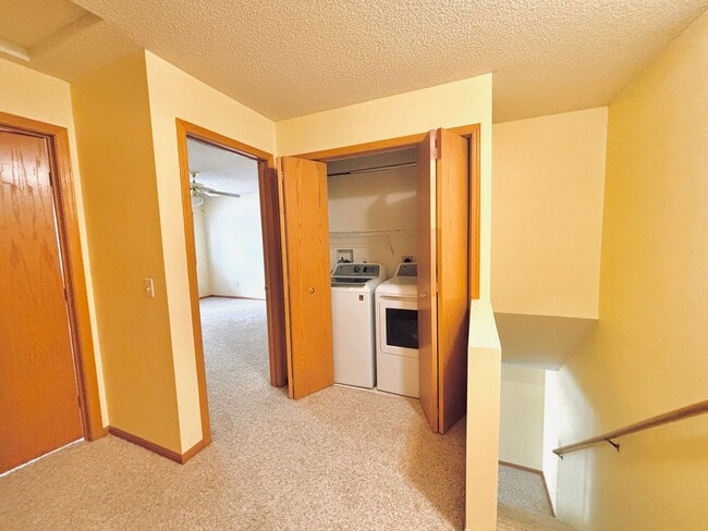 Building Photo - 2 Bedroom Townhome Nestled in The Heart of...