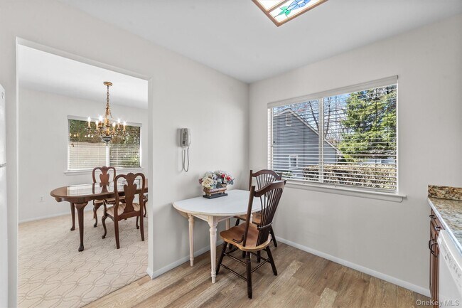 Building Photo - 164 Carriage Ct