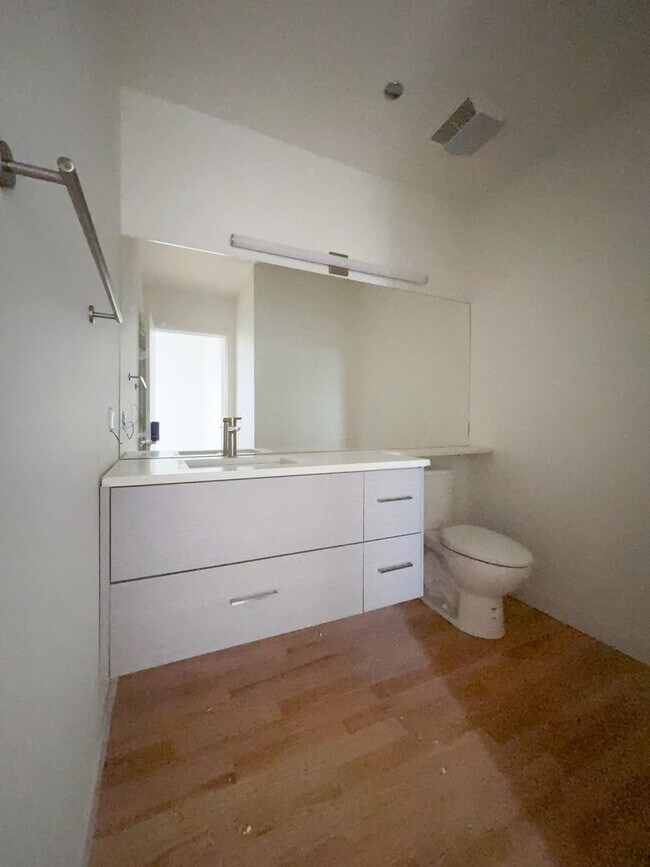 Building Photo - Spectacular 3 Bed/3 Bath Penthouse Apartment in prime Lincoln Park Location. Semi-Private Elevato...